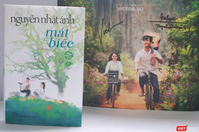 Phiên bản bìa sách cứng của Mắt biếc