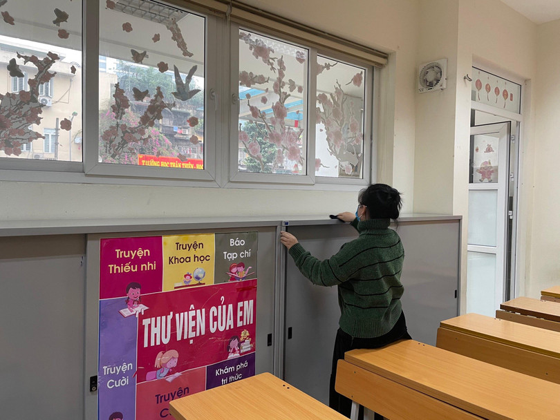 Lau chùi sạch sẽ trong lớp học Lau chùi sạch sẽ trong lớp học