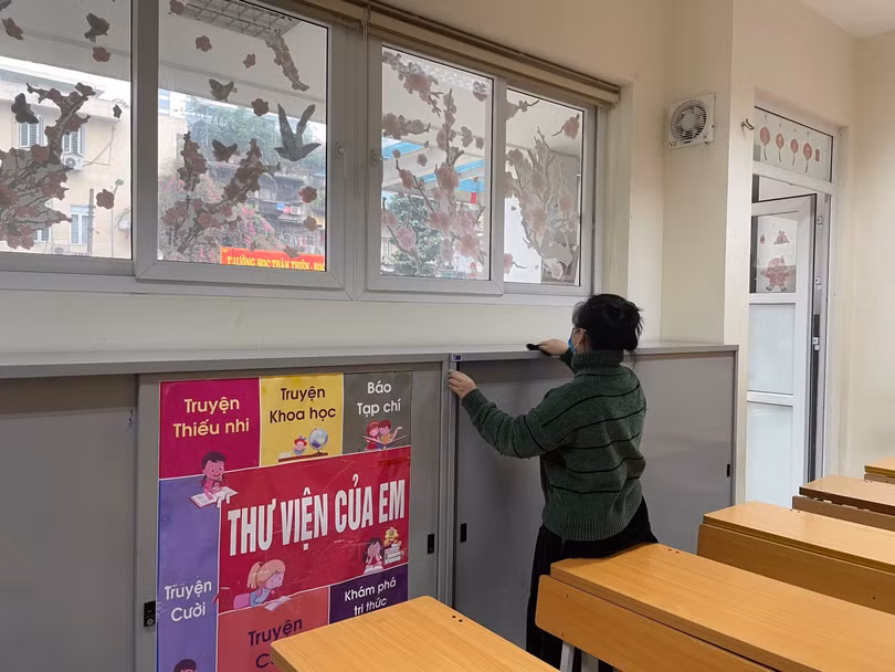 Lau chùi sạch sẽ trong lớp học