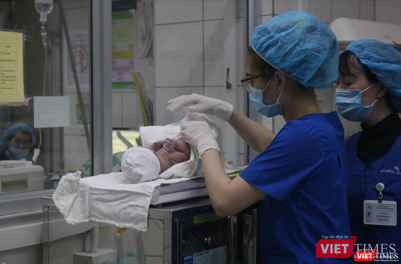 Bé được chăm sóc chu đáo, cẩn thận