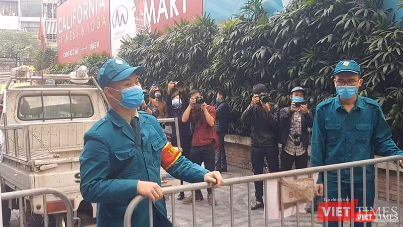 Khoảnh khắc dỡ phong toả chung cư