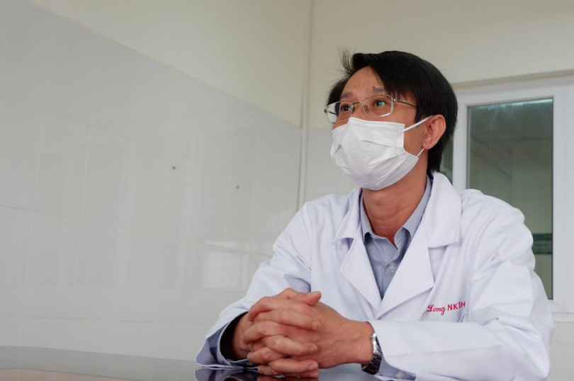 BS. Nguyễn Hồng Long - Phó Trưởng khoa Nhiễm khuẩn tổng hợp, BV Bệnh Nhiệt đới Trung ương (Ảnh - Thảo Vy) BS. Nguyễn Hồng Long - Phó Trưởng khoa Nhiễm khuẩn tổng hợp, BV Bệnh Nhiệt đới Trung ương (Ảnh - Thảo Vy)