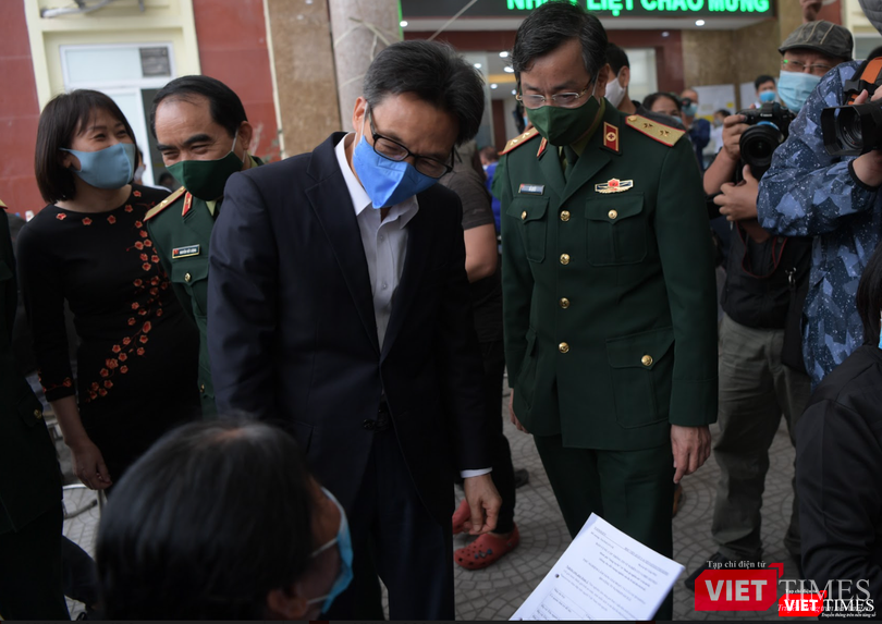 Phó Thủ tướng nhấn mạnh niềm tin của người dân vào việc thử nghiệm vaccine phòng COVID-19 (Ảnh - Hoàng Anh)