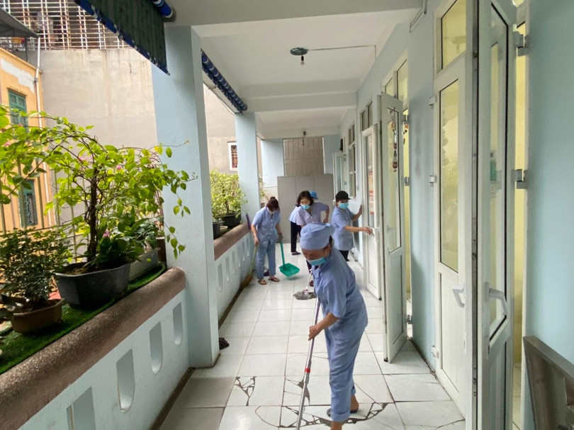 vệ sinh khu vực hành lang vệ sinh khu vực hành lang