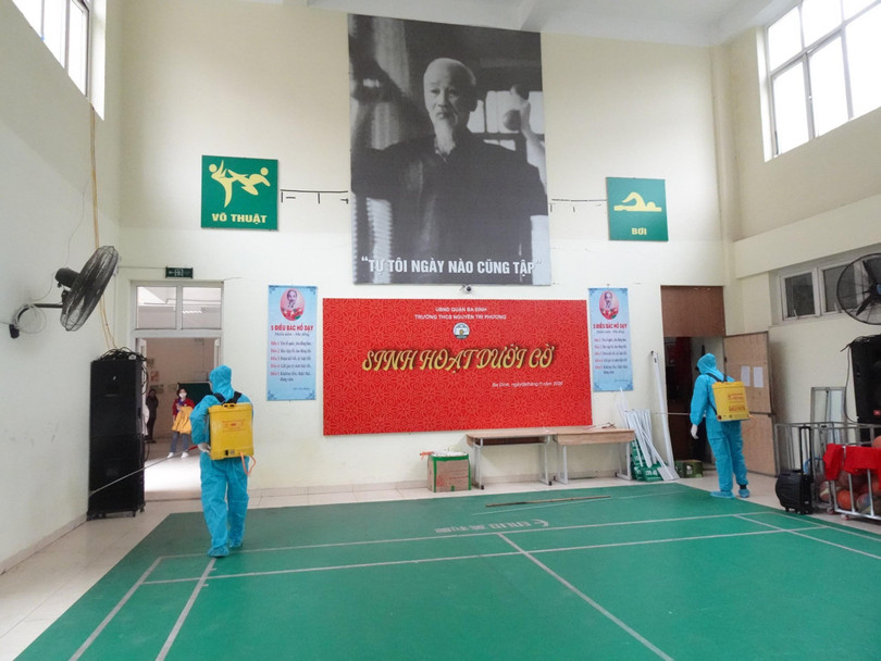 Trường THCS Nguyễn Tri Phương phun khử khuẩn phòng sinh hoạt chung Trường THCS Nguyễn Tri Phương phun khử khuẩn phòng sinh hoạt chung