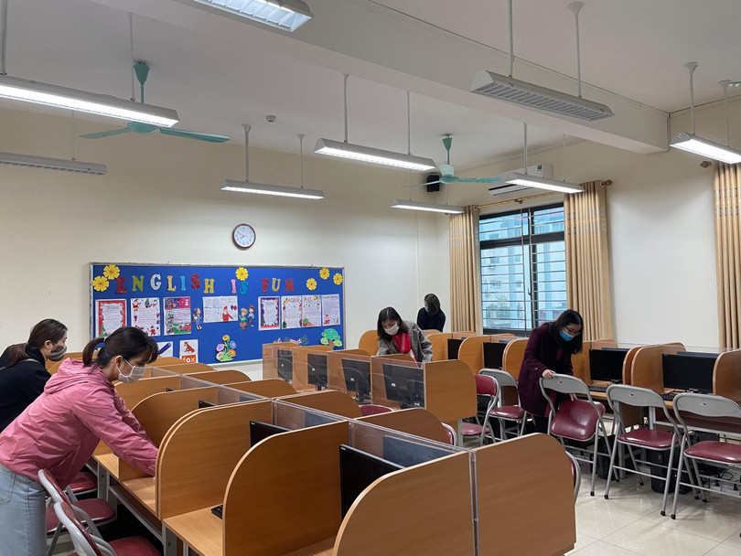 Giáo viên vệ sinh phòng học Giáo viên vệ sinh phòng học