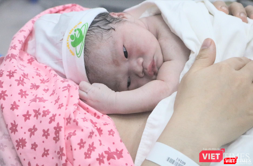 Lần đầu tiên mở mắt nhìn thế giới xung quanh