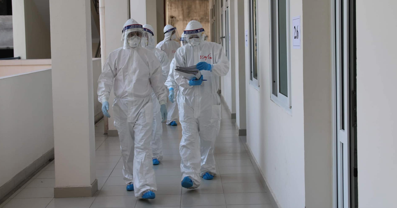 Các bác sĩ ở Bệnh viện Dã chiến số 2 Hải Dương (Ảnh - Kim Dung – Trung Sơn)