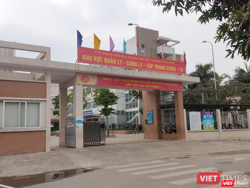 Cổng Trường Tiểu học Xuân Phương (Ảnh - Minh Thuý)