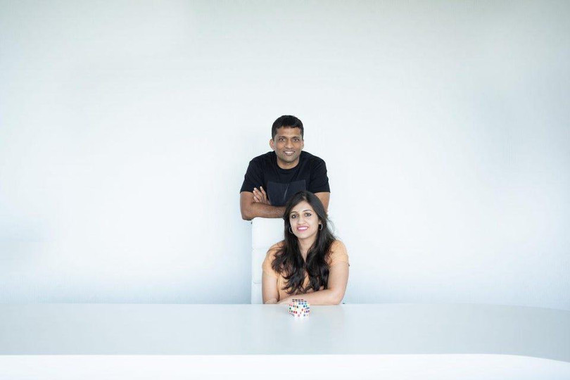 Byju và vợ là hai nhà sáng lập của edtech BYJU'S (Ảnh: Forbes)