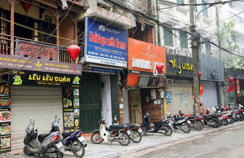 Nhiều cửa hàng đóng cửa vì COVID-19 (Ảnh - Nhật Bắc)