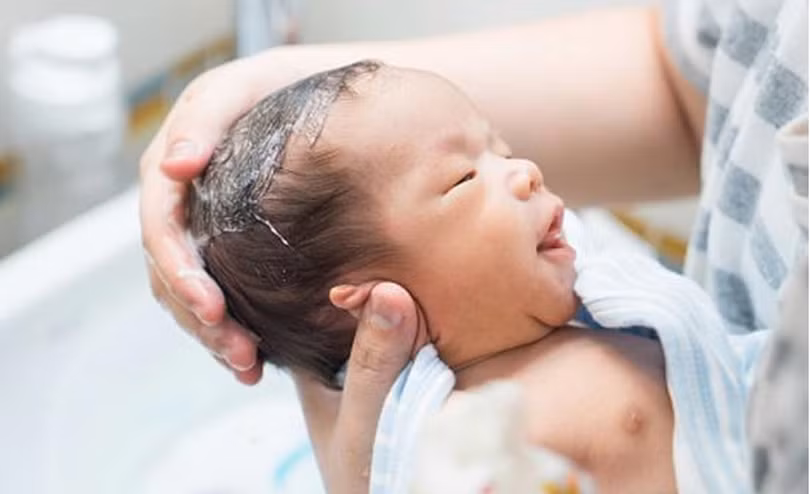 Chăm sóc trẻ sơ sinh ngay từ khi mới chào đời (Ảnh minh hoạ)