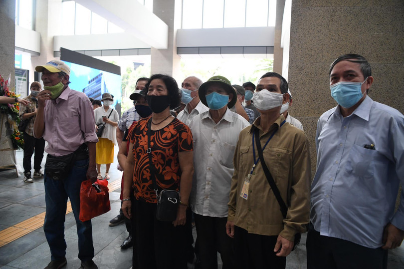 Theo ông Phu, nếu hành khách đi tàu điện không thực hiện quy định phòng, chống dịch tốt thì tàu điện chính là môi trường làm lây lan dịch bệnh (Ảnh - Hoàng Anh)