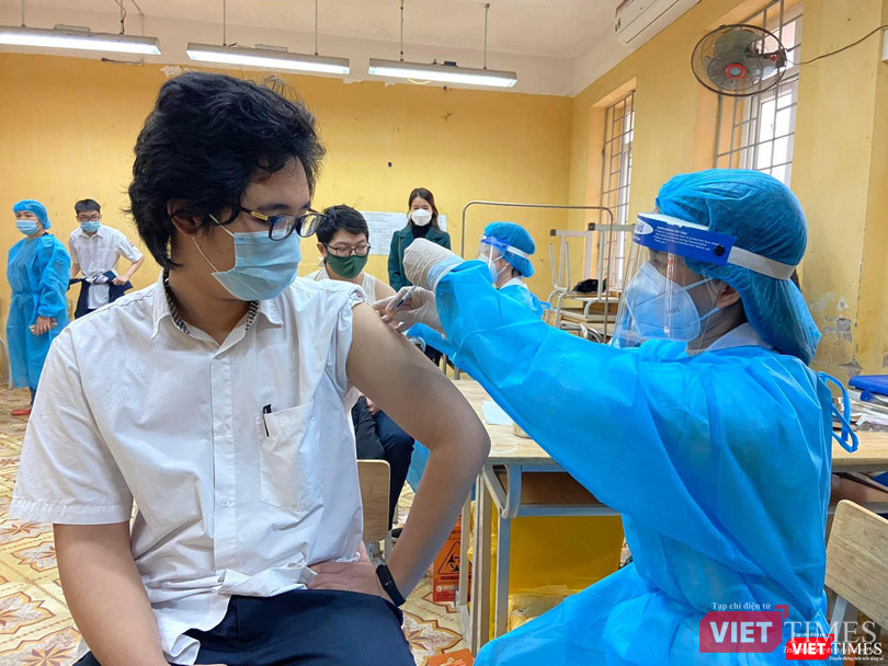 Học sinh được tiêm vaccine COVID-19 (Ảnh - Minh Thuý) Học sinh được tiêm vaccine COVID-19 (Ảnh - Minh Thuý)
