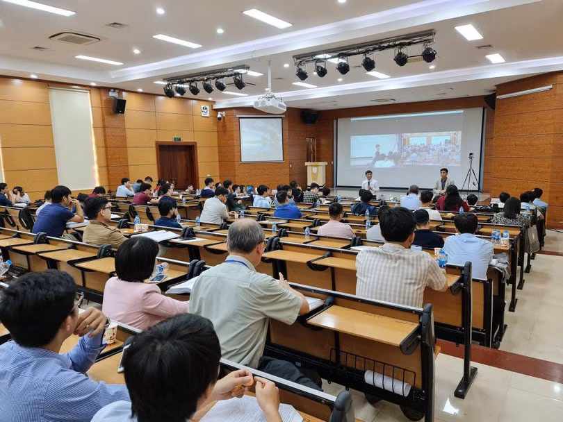 Mỗi bác sĩ cần xây dựng cho mình một thương hiệu cá nhân nổi bật để người bệnh có thể hoàn toàn tin tưởng. Ảnh chụp về khóa đào tạo "Cập nhật những tiến bộ trong Nam học và Y học giới tính" năm 2020 tại Trường Đại học Y Hà Nội. (Ảnh: Trường Đại học Y Hà Nội)