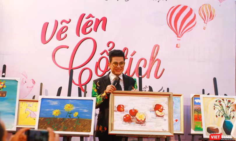 Hoạt động đấu giá tranh 