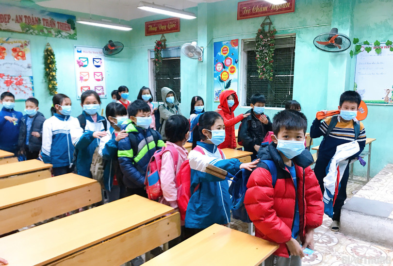 Học sinh đeo khẩu trang để phòng bệnh. Ảnh: Tạ Hải