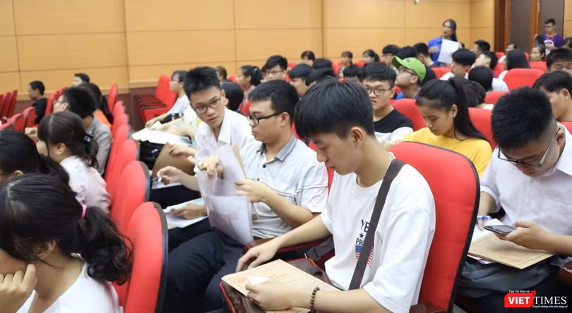 Sinh viên trong ngày nhập học. Ảnh: Minh Thúy 