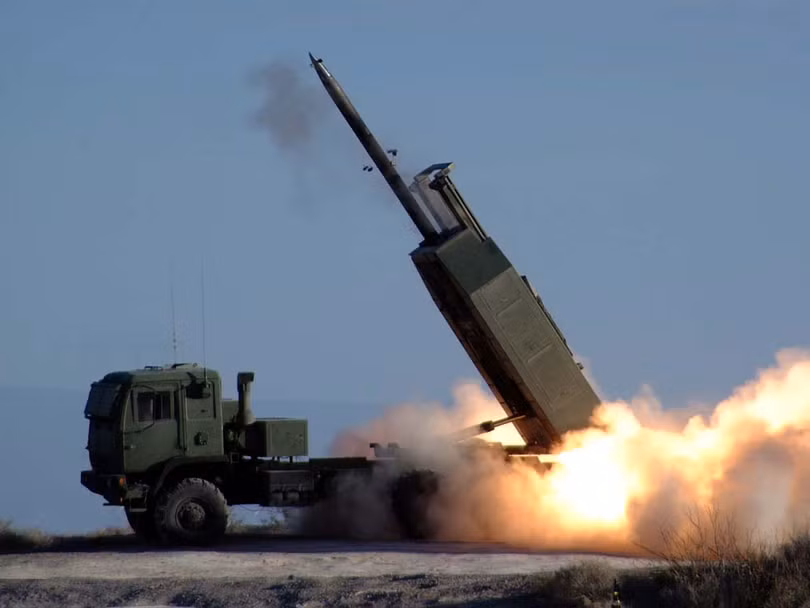 Pháo phản lực HIMARS.