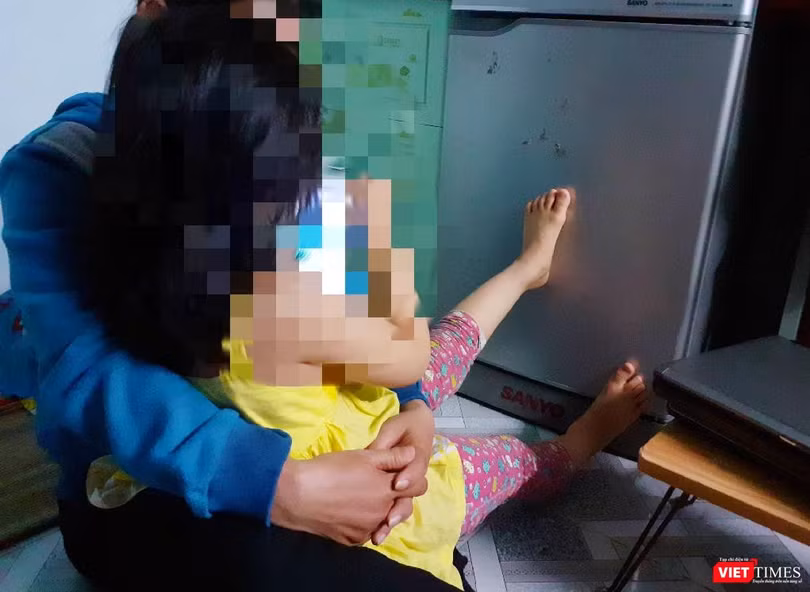 Chị T. cùng bé gái bị xâm hại