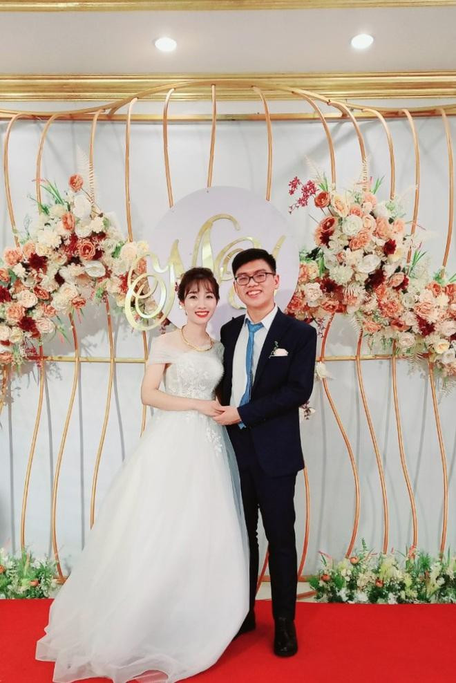 BS. Yến cùng chồng trong ngày cưới (Ảnh - NVCC)