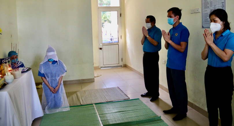 Đại diện Liên đoàn lao động tỉnh, Công đoàn ngành Y tế tỉnh Bắc Ninh đã kịp thời đến động viên, chia sẻ với chị Trinh (Ảnh - Anh Tuấn) Đại diện Liên đoàn lao động tỉnh, Công đoàn ngành Y tế tỉnh Bắc Ninh đã kịp thời đến động viên, chia sẻ với chị Trinh (Ảnh - Anh Tuấn)