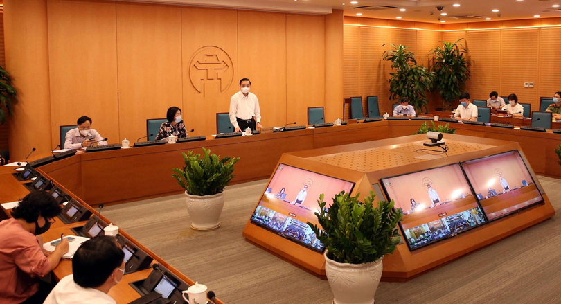 Ông Chu Ngọc Anh – Chủ tịch UBND TP. Hà Nội - chỉ đạo tại cuộc họp (Ảnh - Thọ Dương) 