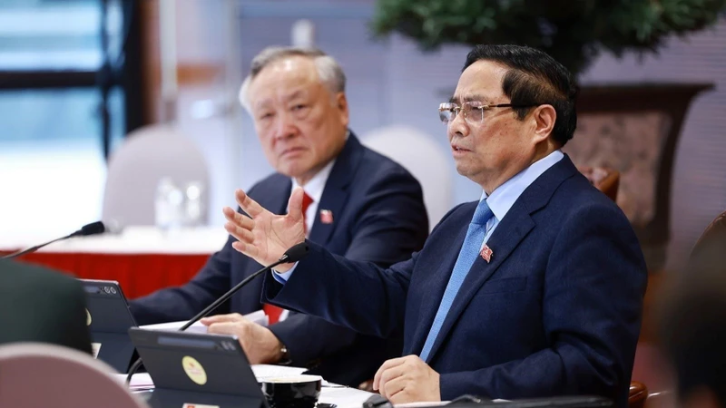 Thủ tướng: Phải thể chế hóa nghị quyết, làm mới động lực để đạt tăng trưởng 2 con số