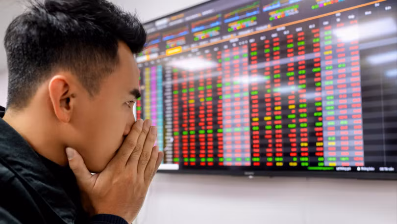 Nhiều cổ phiếu chao đảo thời gian qua sau những tin đồn vô căn cứ. Ảnh minh hoạ: HT