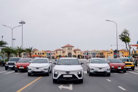 Vinfast tặng Voucher lên tới 80 triệu đồng để khách hàng cũ chuyển đổi sang xe điện 