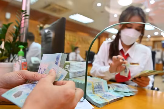 Vì sao lãi suất liên ngân hàng “hạ nhiệt” sau khi tăng vọt lên 12%?