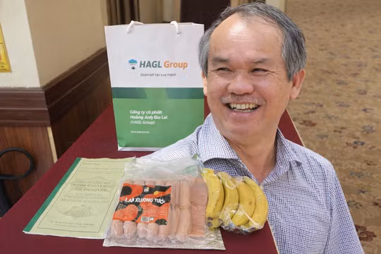 Tặng cổ đông chuối và xúc xích, Chủ tịch HAGL nói “cổ phiếu lỗ cứ lôi ông Đức ra chửi”