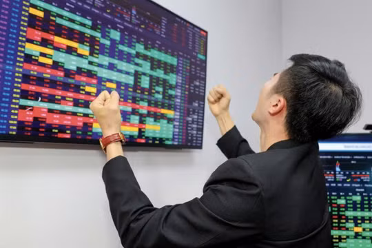 Chứng khoán bùng nổ sau tín hiệu nâng hạng: Tiền ồ ạt đổ vào, VN-Index tăng gần 60 điểm