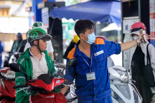 Giá xăng dầu tiếp tục được điều chỉnh 