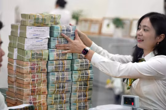 Lãi suất liên ngân hàng qua đêm tăng vọt lên 9,1%