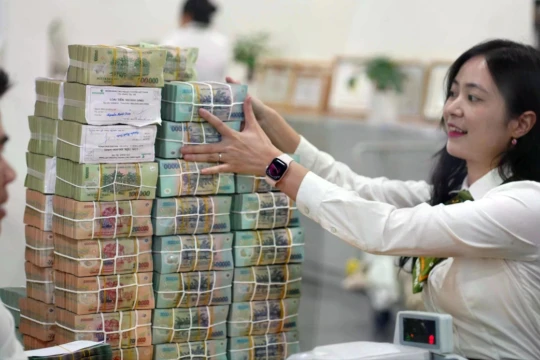 Lãi suất liên ngân hàng qua đêm tăng vọt lên 9,1%