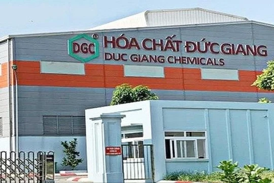 Hoá chất Đức Giang thời hoàng kim: Có năm lãi tới 6.000 tỷ đồng, mang “núi tiền” gửi ngân hàng 