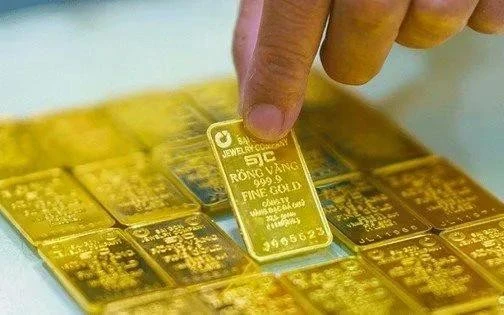 Người mua vàng lỗ hơn 20 triệu đồng/lượng sau 1 tuần, chuyên gia đưa ra lời khuyên