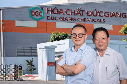 Ai đang sở hữu Hóa chất Đức Giang?