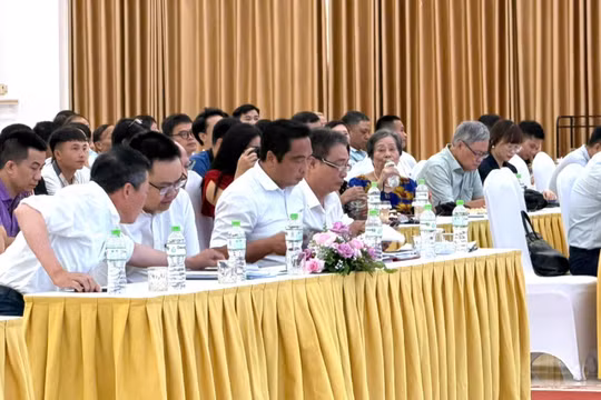 Ông Lưu Bách Đạt xuất hiện tại ĐHĐCĐ Hoá chất Đức Giang sau khi bị khởi tố