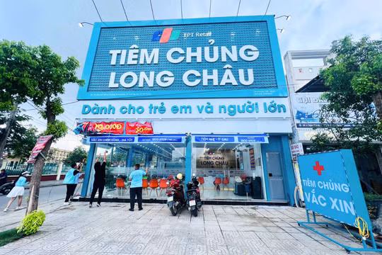 Long Châu nhận trước gần 600 tỷ đồng từ khách “đặt chỗ” tiêm vaccine