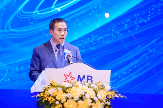 Cổ đông về việc chia cổ tức tiền mặt ít, Chủ tịch MB Lưu Trung Thái nói gì?