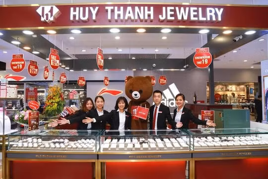 Doanh nghiệp đứng sau Huy Thanh Jewelry: Doanh thu hàng trăm tỷ, nộp thuế vài chục triệu đồng