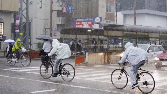 Bão Chan-hom tăng cấp chóng mặt uy hiếp Nhật Bản, tâm bão hướng về khu vực gần Tokyo