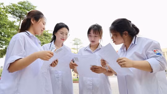 Bộ GD&ĐT công bố điểm sàn xét tuyển ngành sư phạm, sức khỏe và pháp luật năm 2026