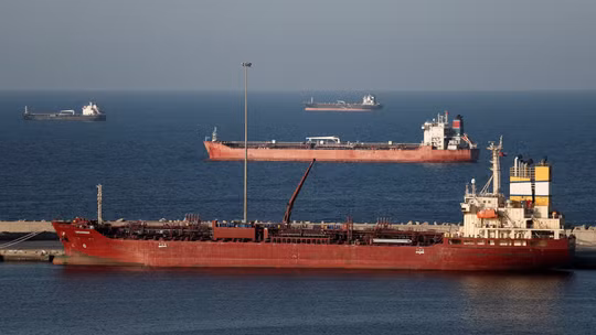 Nghịch lý ở eo biển Hormuz: Các hãng tàu đồng loạt “quay lưng” với tuyến hàng hải được Mỹ hộ tống