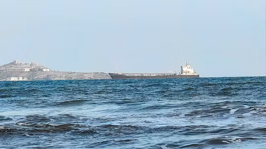 Lực lượng Houthi bất ngờ "quay xe", ra tuyên bố mới về việc thu phí tàu thuyền qua Biển Đỏ