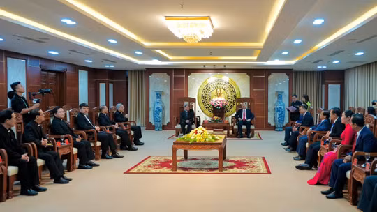 Bí thư Tỉnh ủy Cà Mau tiếp phái đoàn Tòa thánh Vatican trước lễ Tuyên phong Chân phước