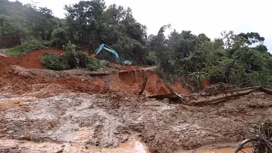 Mưa lũ dồn dập, Quảng Ninh cảnh báo khẩn nguy cơ lũ quét, sạt lở và sụt lún đất nguy hiểm