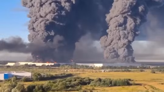 Ukraine tung đòn trời giáng, kho hàng Nga chìm trong biển lửa, ít nhất 7 người thiệt mạng